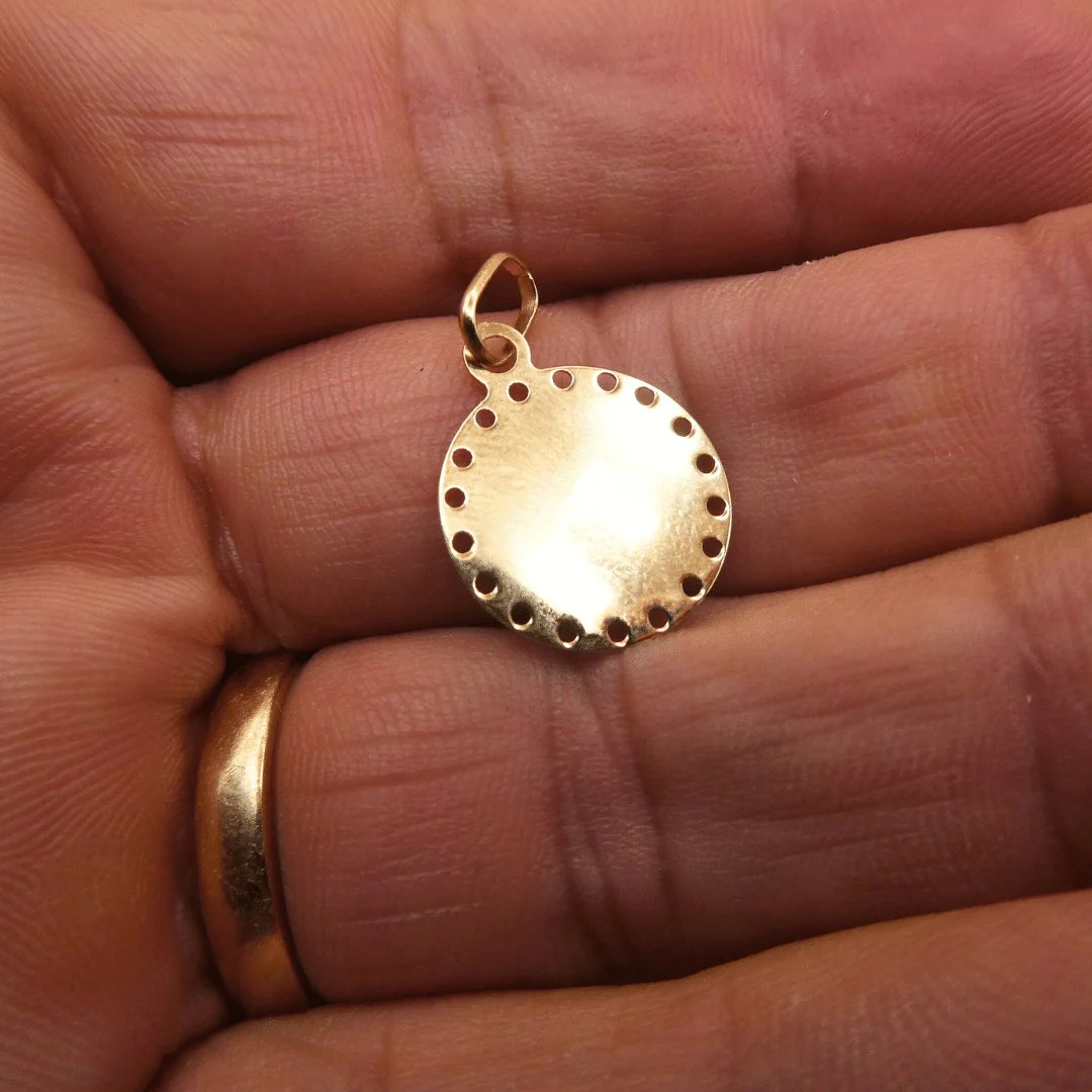 Medalla de la Virgen Niña en Oro (14k gold) Round 0.6" - Image 7