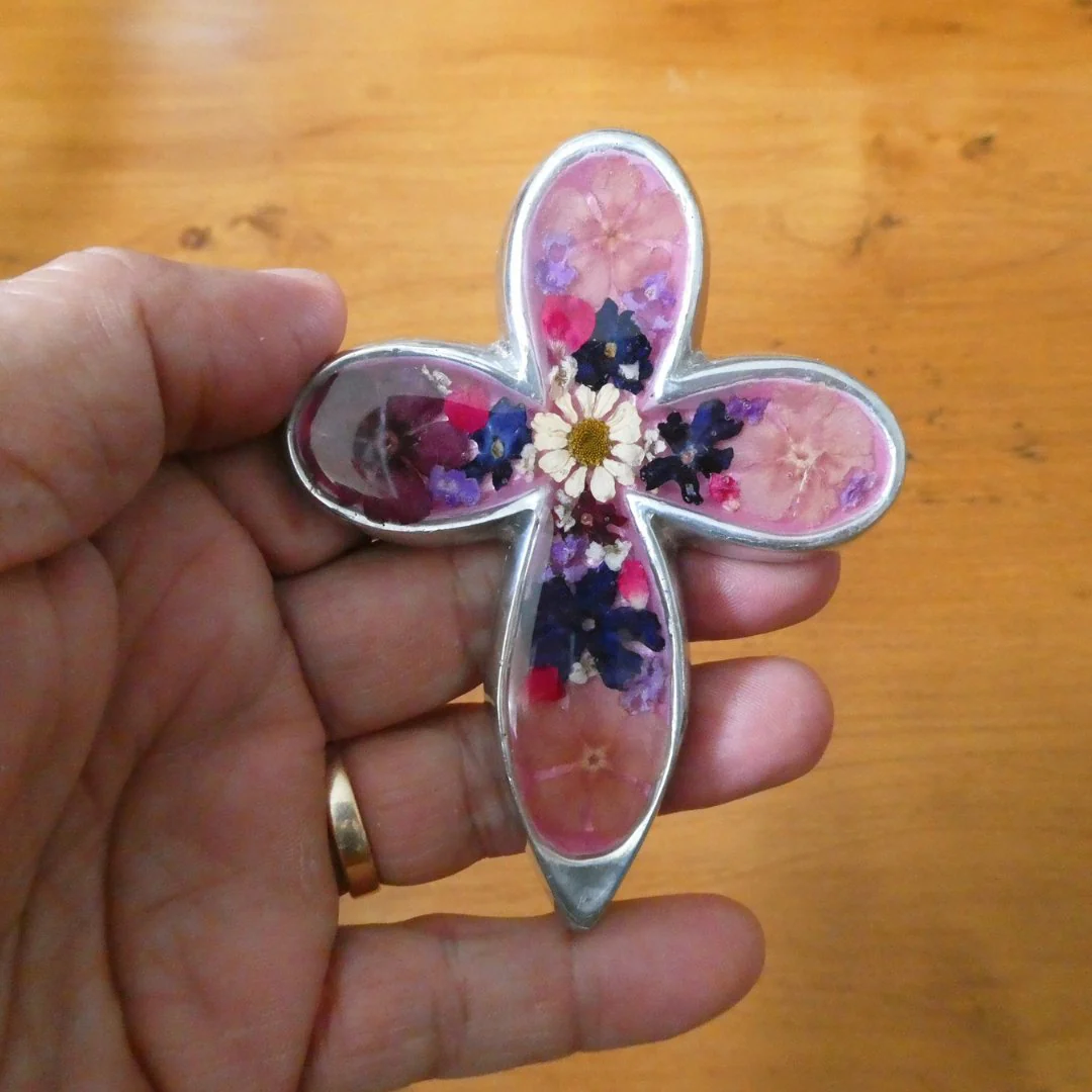 Clover Small Cross w/ Pressed Flowers 3.5" - Image 3