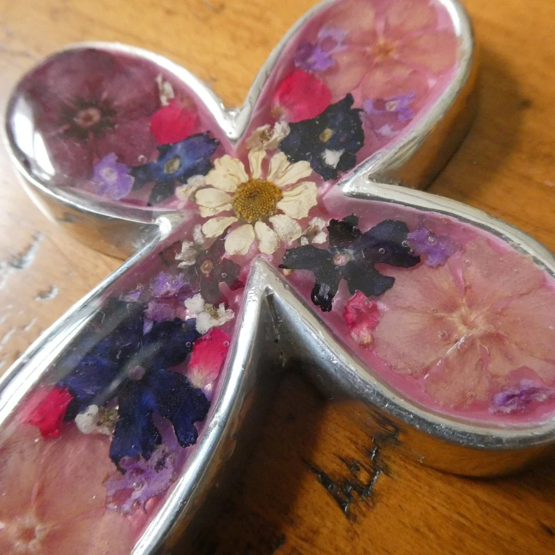 Clover Small Cross w/ Pressed Flowers 3.5" - Image 4