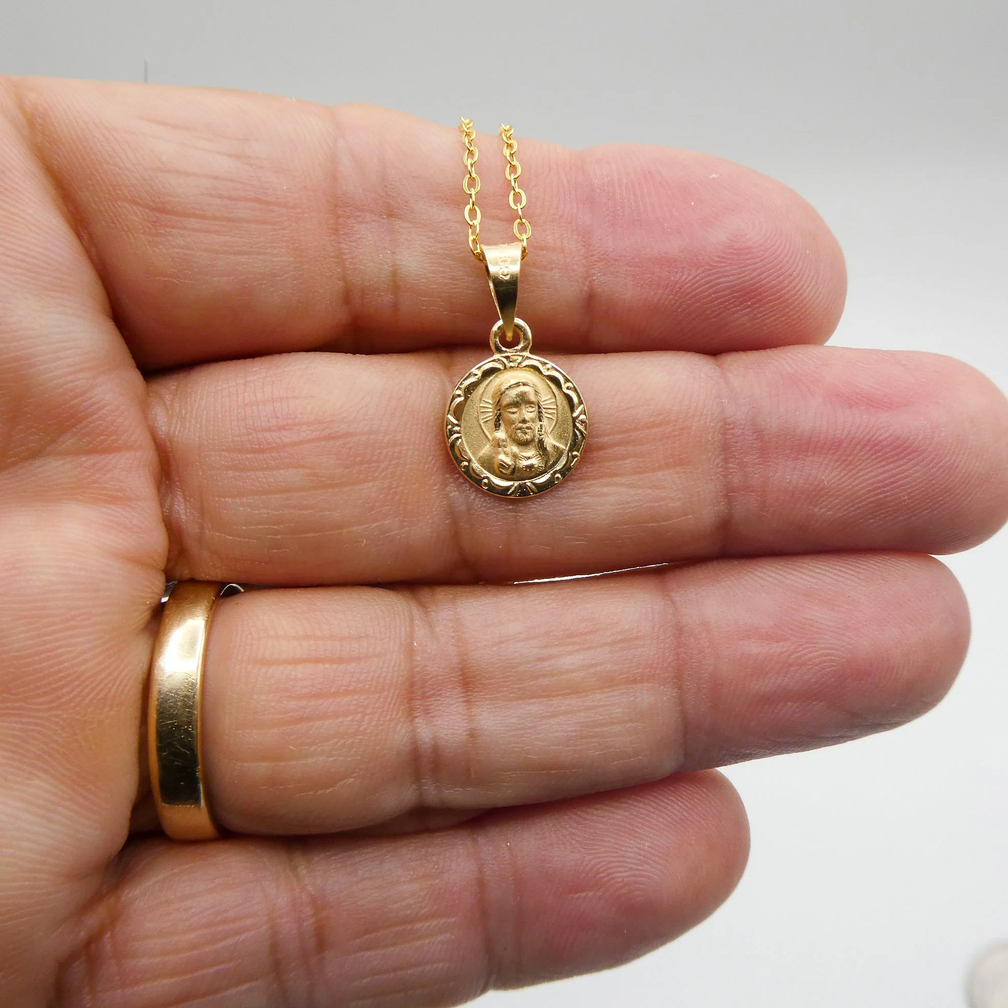 Gold Sacred Heart Round Floral Necklace 18-inch - Image 4