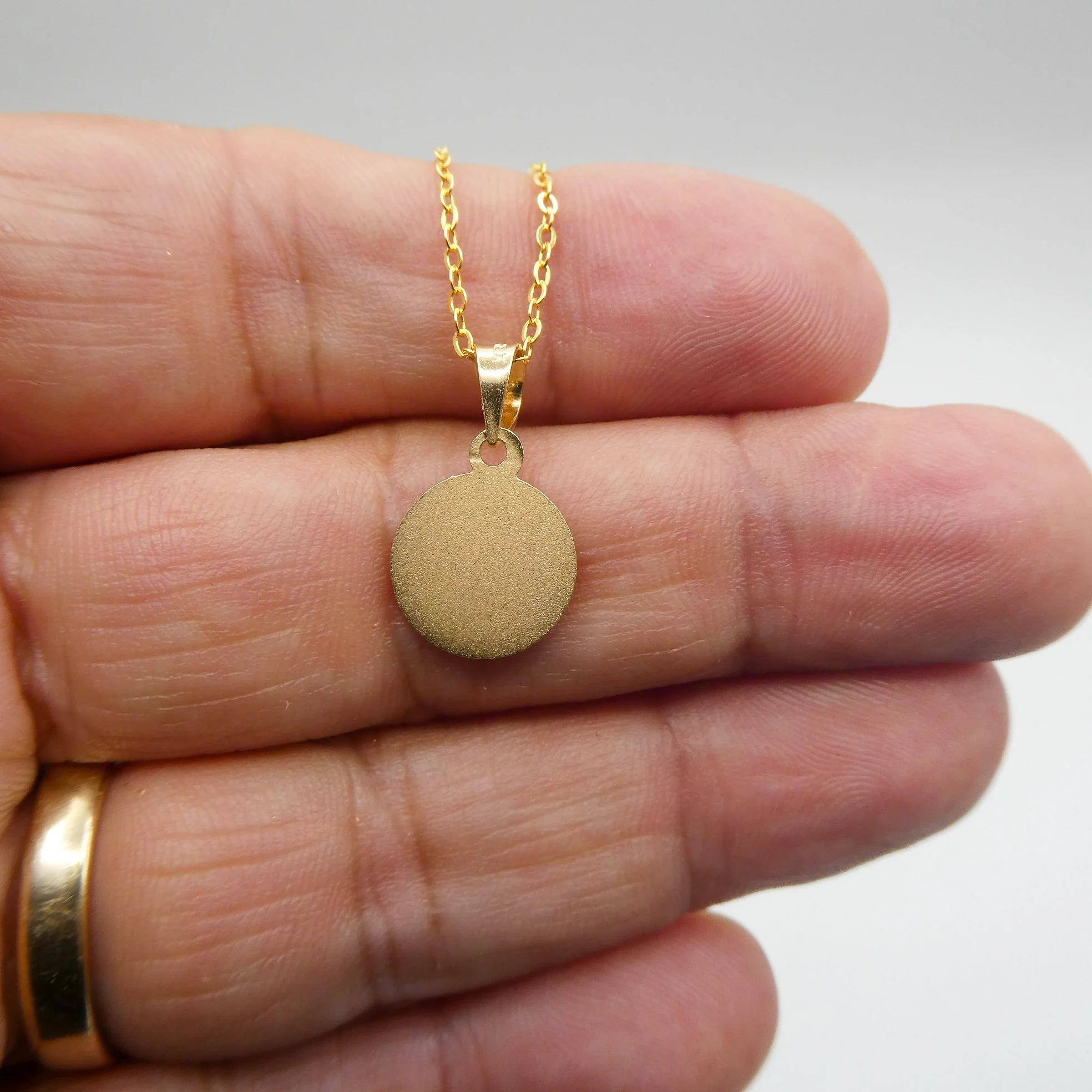 Gold Sacred Heart Round Floral Necklace 18-inch - Image 5