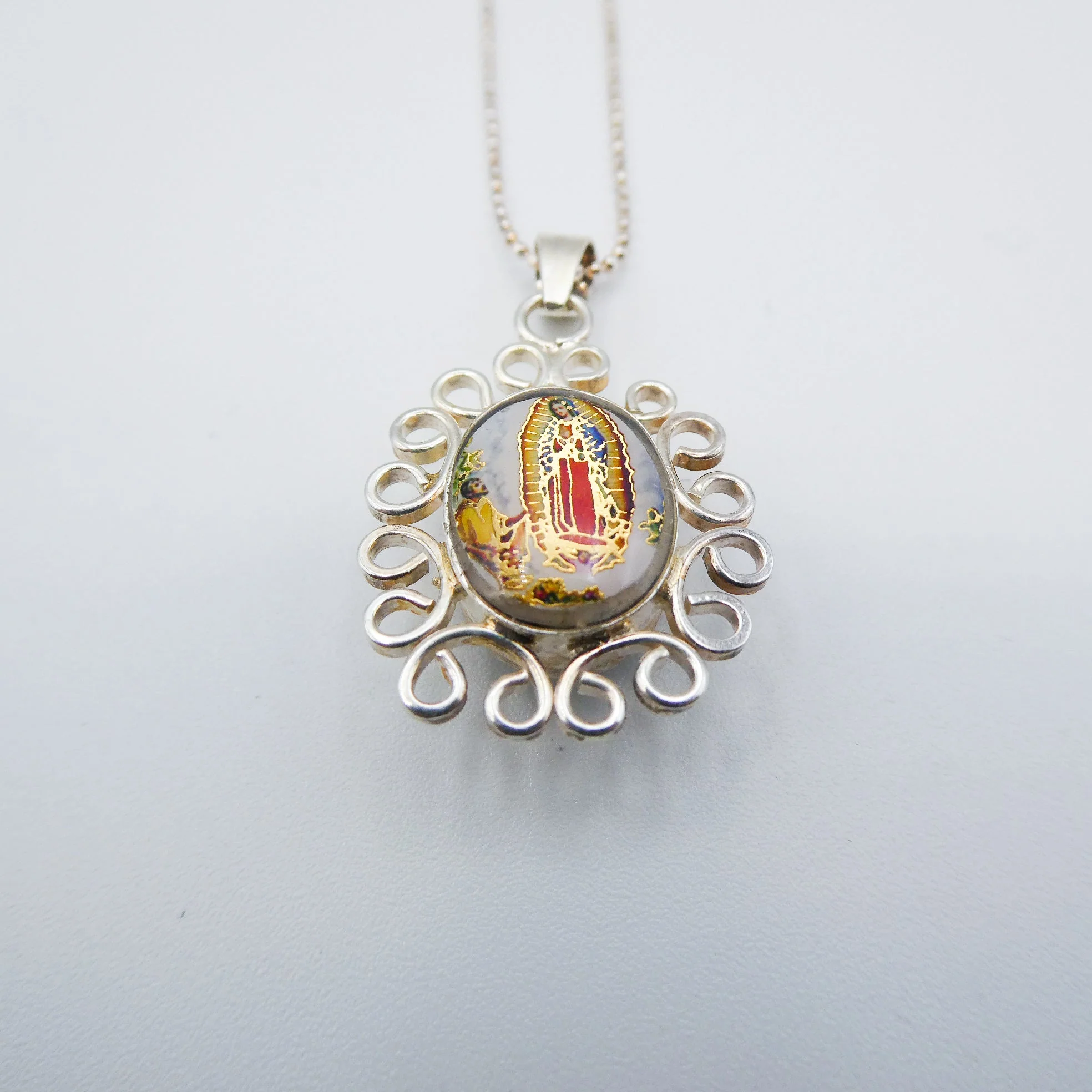 Guadalupe Baroque Pendant w/ Pressed Flowers 18-inch - Image 5