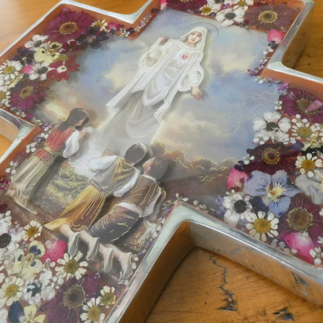 Our Lady of Fatima Grand Wall Cross w/ Pressed Flowers 11" - Image 4