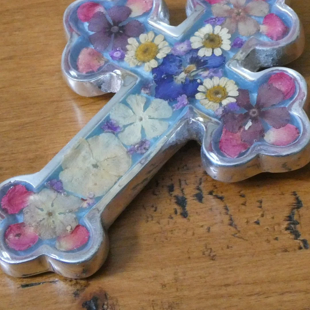 Small Baroque Cross w/ Pressed Flowers 4.5" - Image 4