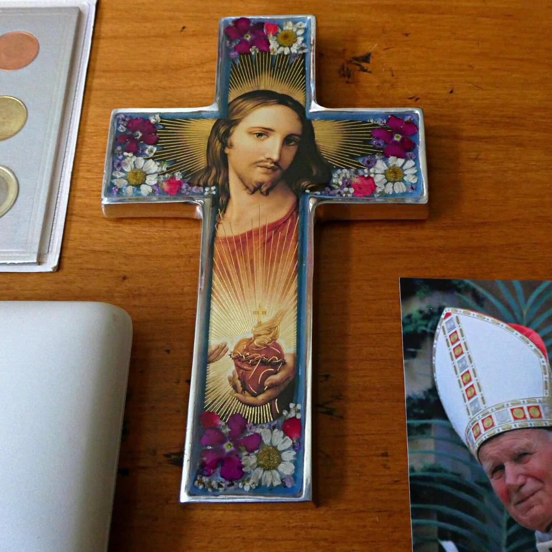 Sacred Heart of Jesus Medium Wall Cross w/ Pressed Flowers 6.5" - Image 2