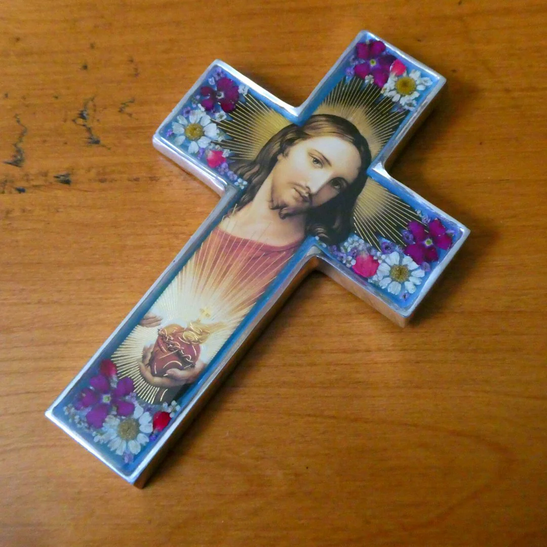 Sacred Heart of Jesus Medium Wall Cross w/ Pressed Flowers 6.5" - Image 3