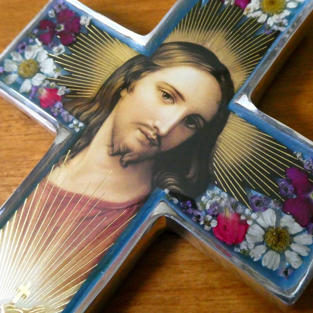 Sacred Heart of Jesus Medium Wall Cross w/ Pressed Flowers 6.5" - Image 4