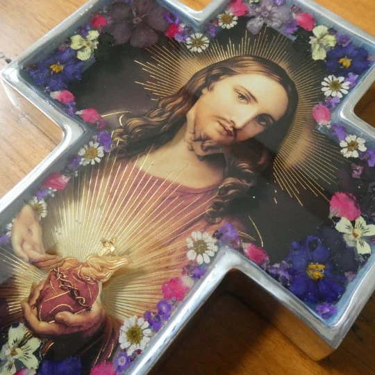 Sacred Heart Wide Wall Cross w/ Pressed Flowers 6.5" - Image 5